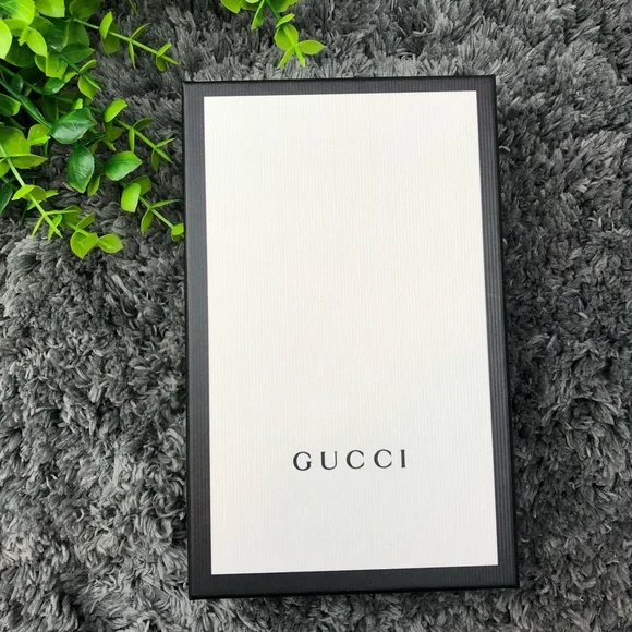 Gucci GG Marmont bifold Wallet Case iPhone 7/8 Case with interior card - Picture 4 of 15